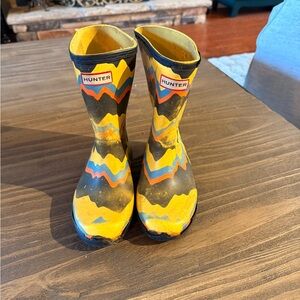 Hunter Kids Vibrant Yellow and Black Patterned Boots
